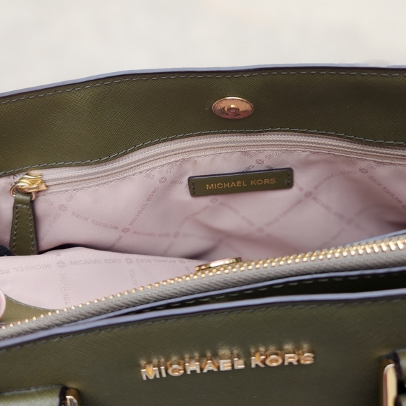 Michael Kors Savannah Bag - Picture 5 of 10